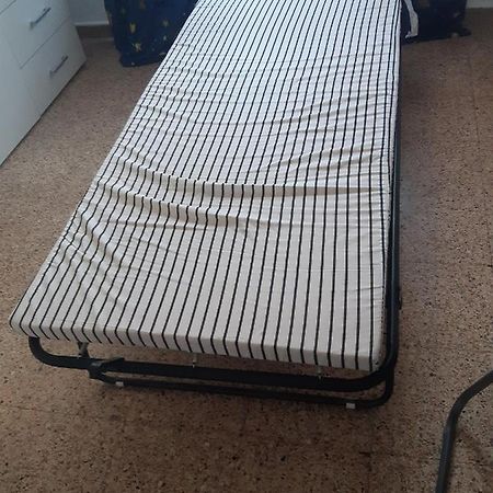 Room In Guest Room - Peaceful Accommodation In Madrid Near Atocha Exterior foto