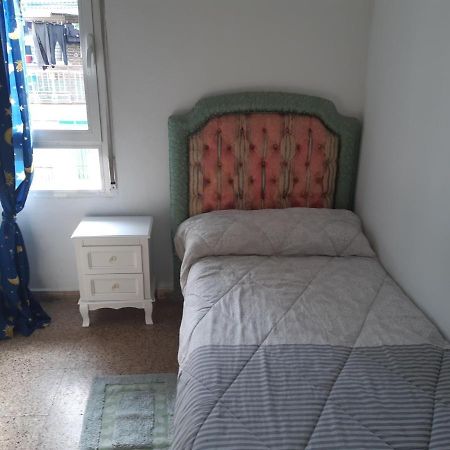 Room In Guest Room - Peaceful Accommodation In Madrid Near Atocha Exterior foto