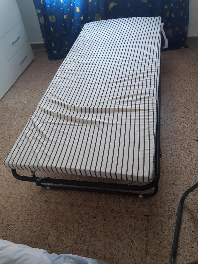 Room In Guest Room - Peaceful Accommodation In Madrid Near Atocha Exterior foto
