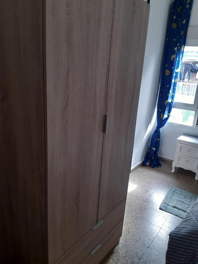 Room In Guest Room - Peaceful Accommodation In Madrid Near Atocha Exterior foto